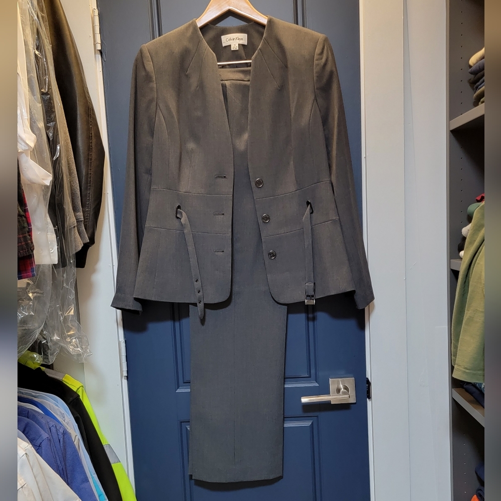 Calvin Klein 2 piece pant suite dark gray size 12